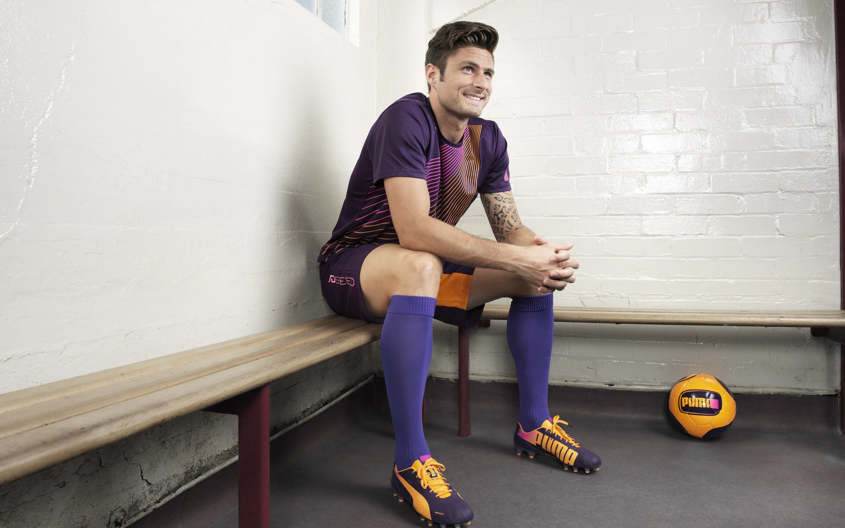 亚洲杯转会风云：热刺盯上锋线强援，纳达尔或成交易筹码